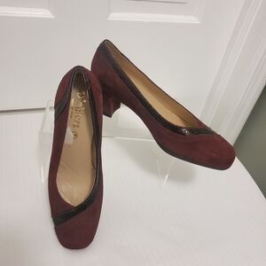 NWOB D'chicas Burgundy Suede Pumps Size 40/9, Business, Classic